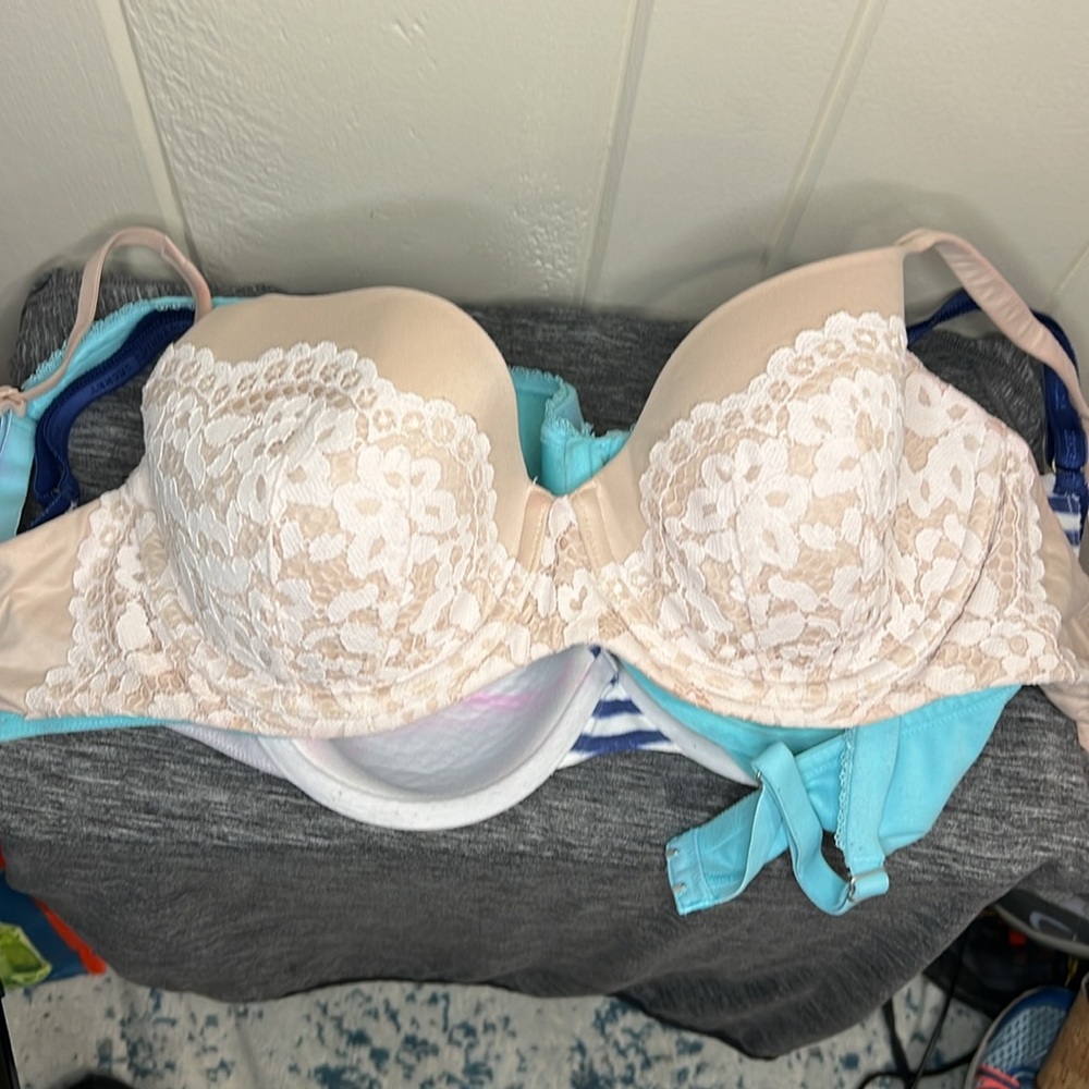 Victoria Secret 3 Bras bundle - Picture 6 of 8